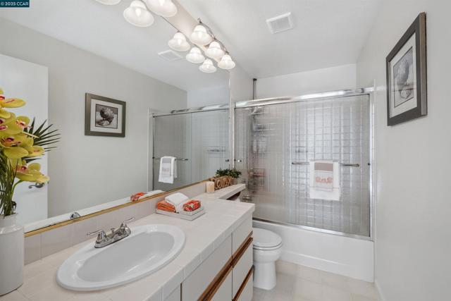 3094 Lakemont Dr, San Ramon CA: https://media.crmls.org/mediaz/e813a7e1-7442-4242-989e-1095b16d8b95.jpg