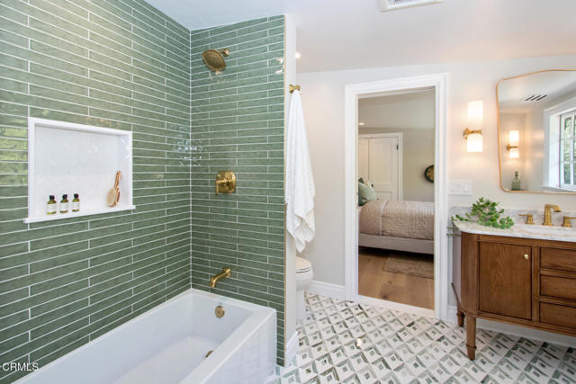 1036 S Madison Avenue, Pasadena CA: https://media.crmls.org/mediaz/e813ccf2-990e-48d5-8a5e-cddce79bc78e.jpg