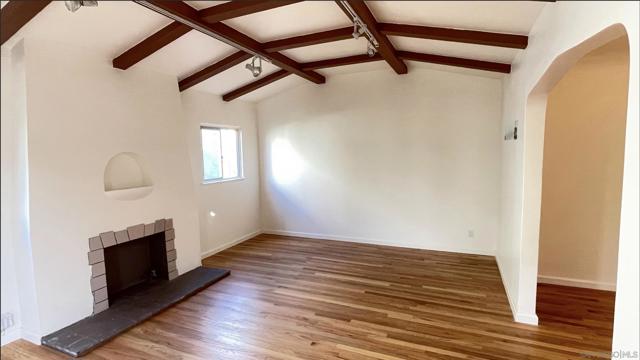 366 Palm Ave, Chula Vista CA: https://media.crmls.org/mediaz/e813ef78-cf2f-4dee-ac2e-9669ab24650d.jpg