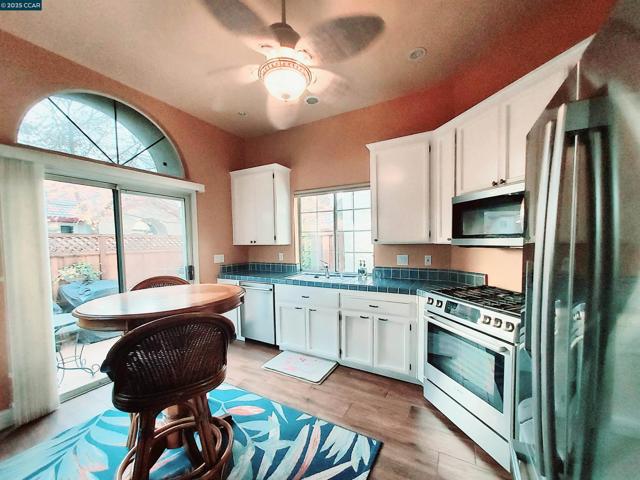 3080 Casadero Ct, Pleasanton CA: https://media.crmls.org/mediaz/e814700c-8194-42df-8b75-1f6e407f2035.jpg