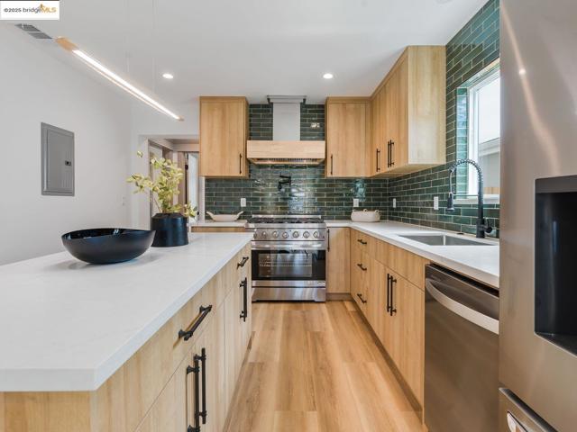 1415 10Th St, Berkeley CA: https://media.crmls.org/mediaz/e814bc5d-2bc3-44c4-a564-37aa4bd10555.jpg