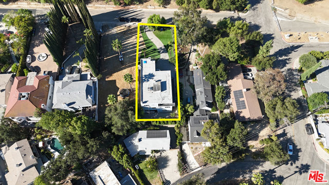 21329 Mulholland Drive, Woodland Hills CA: https://media.crmls.org/mediaz/e8151898-f806-4054-9a24-d5a399d60429.jpg