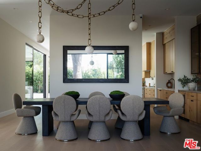 23346 Collins Street, Woodland Hills CA: https://media.crmls.org/mediaz/e8158351-9b26-4ffd-857b-92cf1606d600.jpg