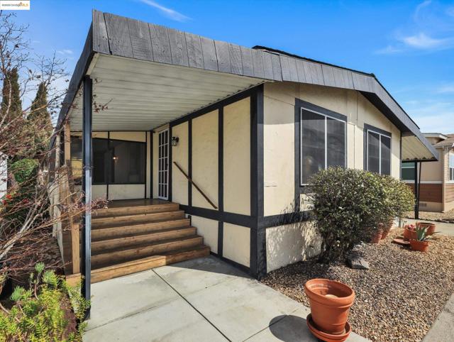 29064 MENDEZ RD, Hayward CA: https://media.crmls.org/mediaz/e815f8e8-a89c-41c0-aefc-e747558ac706.jpg