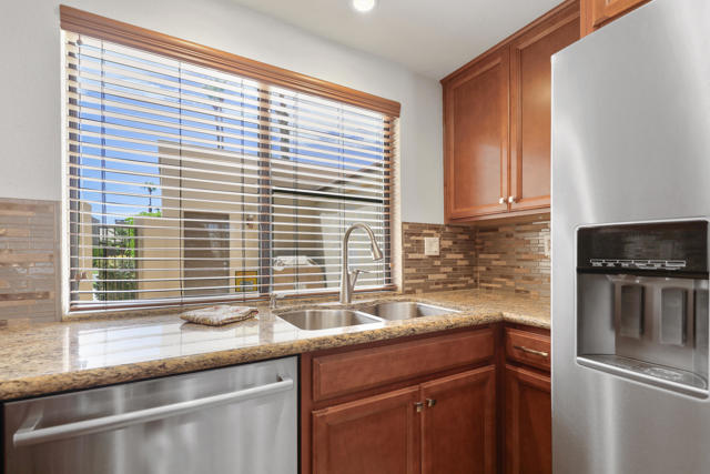 76790 Chrysanthemum Way, Palm Desert CA: https://media.crmls.org/mediaz/e8160c23-a5d8-4c62-b608-954156a32347.jpg