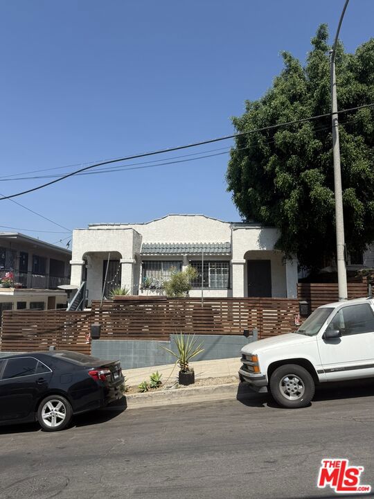 323 Douglas Street