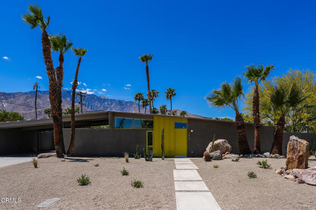 2839 N Davis Way, Palm Springs CA: https://media.crmls.org/mediaz/e8174f62-a56c-4fd1-9f2f-e525f68cd615.jpg