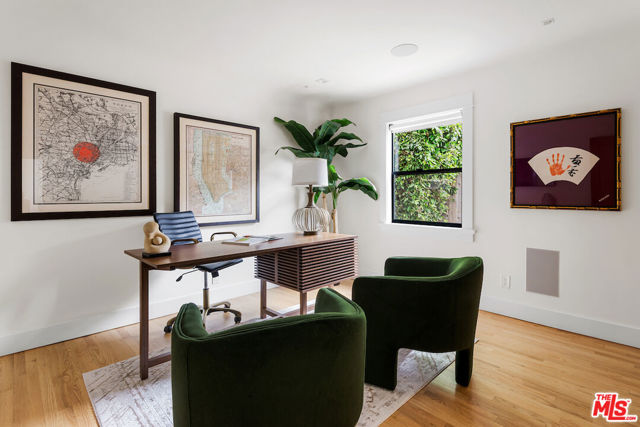 5319 West Boulevard, Los Angeles CA: https://media.crmls.org/mediaz/e81798f7-a95a-4131-8eb8-489d856e656e.jpg