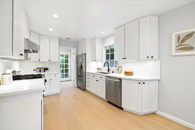 162 Del Monte Avenue, Los Altos CA: https://media.crmls.org/mediaz/e817ab81-f63c-470f-a4f2-31f43b4283ea.jpg