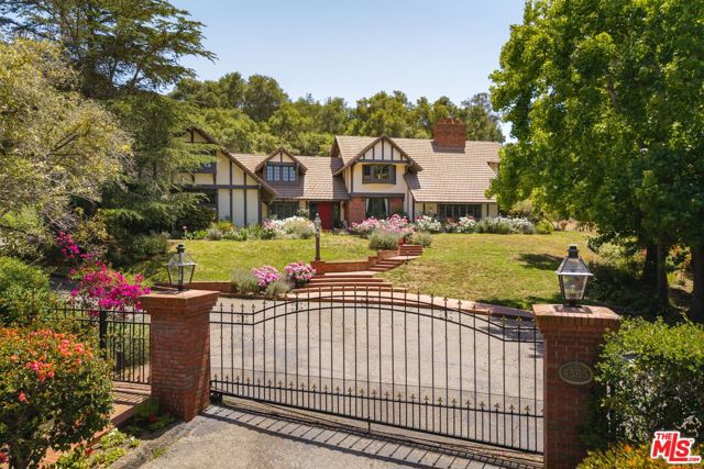 4385 Via Presada, Santa Barbara CA: https://media.crmls.org/mediaz/e817b13c-67bb-4e2a-8e51-bc7199d407e5.jpg