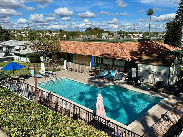 Detail Gallery Image 3 of 31 For 2130 Sunset Dr. #14,  Vista,  CA 92081 - 2 Beds | 2 Baths