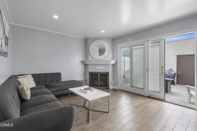 3235 Kelp Lane, Oxnard CA: https://media.crmls.org/mediaz/e8183133-d22a-4325-97b5-273b8c54431d.jpg