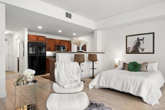206 Park Blvd, San Diego CA: https://media.crmls.org/mediaz/e8183914-5bdb-4bb2-aec8-5b586f7ea88d.jpg
