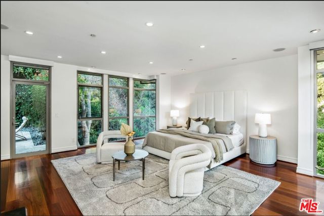 3685 Mandeville Canyon Road, Los Angeles CA: https://media.crmls.org/mediaz/e81884db-34fa-42be-afa7-67c7810969f5.jpg