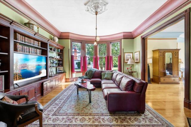 Image 18 of 71 For 223 Oregon Street