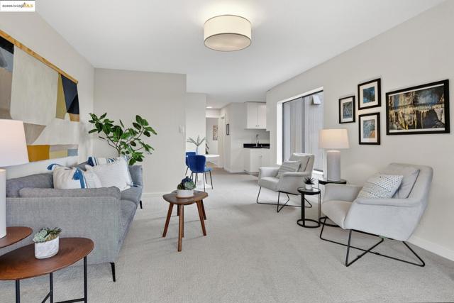 6475 Swainland Rd, Oakland CA: https://media.crmls.org/mediaz/e818a794-4350-4055-9c07-cb23347deb28.jpg