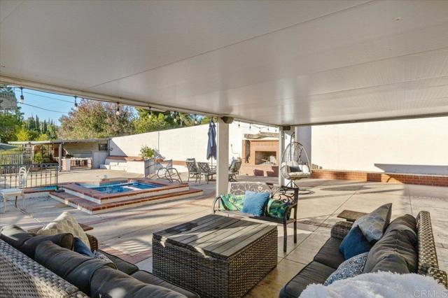 1971 Bernardo Avenue, Escondido CA: https://media.crmls.org/mediaz/e8191dc5-e456-4b7d-b255-4337804e0320.jpg