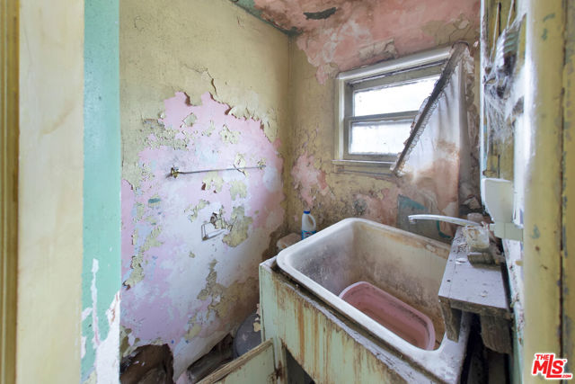 2028 E 126th Street, Compton CA: https://media.crmls.org/mediaz/e819a0a2-9ca6-4278-872d-6b73e8c46606.jpg