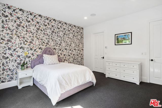 1600 Clear View Drive,  CA: https://media.crmls.org/mediaz/e819ffc0-dcf3-4e11-832b-08e7b280f6f8.jpg
