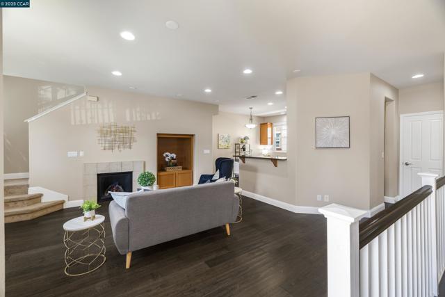 1121 Haven Street, Martinez CA: https://media.crmls.org/mediaz/e81a1c46-7702-4a1e-b421-943431513630.jpg