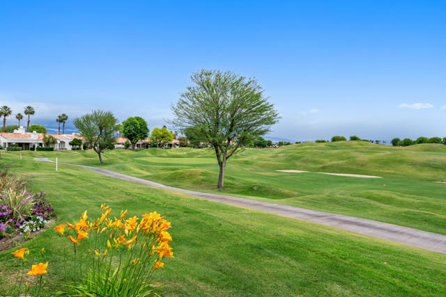 54836 Inverness Way Way, La Quinta CA: https://media.crmls.org/mediaz/e81a282d-1c2e-4bf5-9ee2-588040f58028.jpg