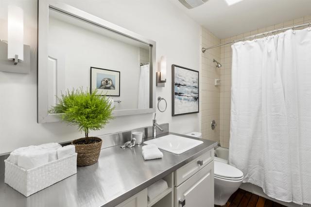 Detail Gallery Image 35 of 58 For 6028 Beaumont Ave, La Jolla,  CA 92037 - 5 Beds | 4 Baths