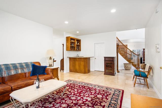6823 Corintia St, Carlsbad CA: https://media.crmls.org/mediaz/e81ab1fd-190b-4191-a1ff-885134370bd5.jpg