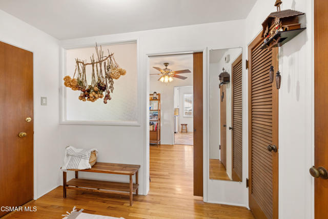 60 Grandview Circle, Camarillo CA: https://media.crmls.org/mediaz/e81adbf8-c036-4456-8e9a-a89a1efd57f5.jpg