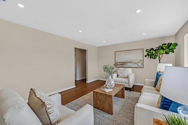 5266 Troy Ave, Fremont CA: https://media.crmls.org/mediaz/e81ae467-7b7d-4779-8b36-3101726688c2.jpg
