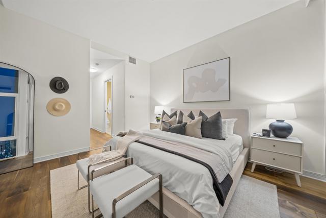 550 Front St, San Diego CA: https://media.crmls.org/mediaz/e81b1e17-3624-443e-bdc3-78a76209cd3a.jpg