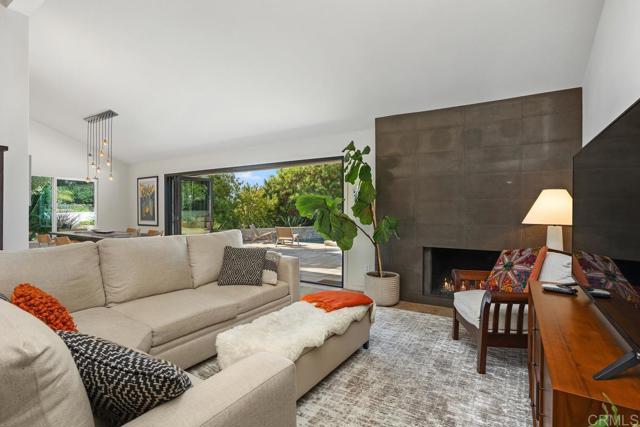 560 San Andres Dr., Solana Beach CA: https://media.crmls.org/mediaz/e81b2005-ec83-4384-86a3-1decc9e38212.jpg