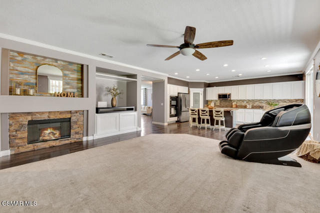 42333 Highland Court, Lancaster CA: https://media.crmls.org/mediaz/e81b5d48-4baa-4388-870c-eef228bca7e0.jpg