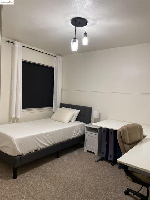 2505 Market St, Oakland CA: https://media.crmls.org/mediaz/e81bf6ac-38e9-4b97-902b-99005685eb8a.jpg