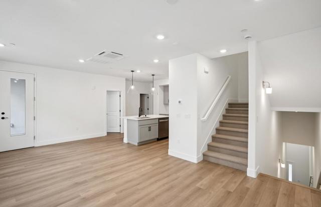 Image 19 of 46 For 671 Lindendale Court 168-18 Pla