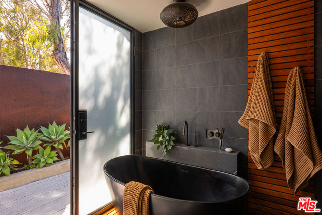 Drew Fenton | 28036 Sea Lane Drive Malibu CA | MLS: 7349915 Drew Fenton | 28036 Sea Lane Drive Malibu CA | MLS: 7349915