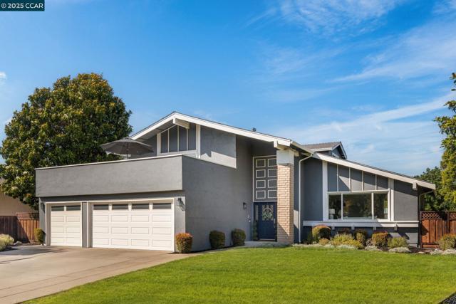 169 Larkwood Cir, Danville CA: https://media.crmls.org/mediaz/e81c3a61-bf16-43a4-b9c0-e772baba289d.jpg