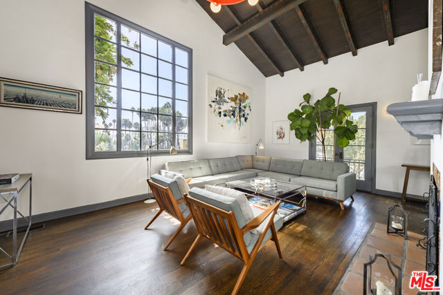 5181 Franklin Avenue, Los Angeles CA: https://media.crmls.org/mediaz/e81cc40c-9ff5-4e52-a514-0eea0542d7ae.jpg