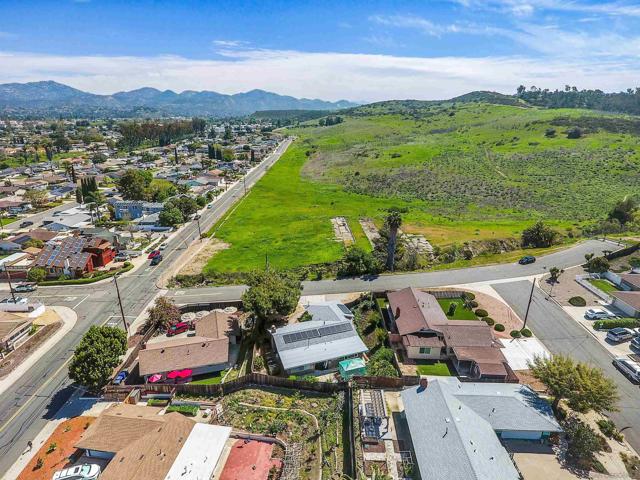 12710 Montauk St, Poway CA: https://media.crmls.org/mediaz/e81d13a4-ffca-4001-96c7-fa91ad45f2a7.jpg