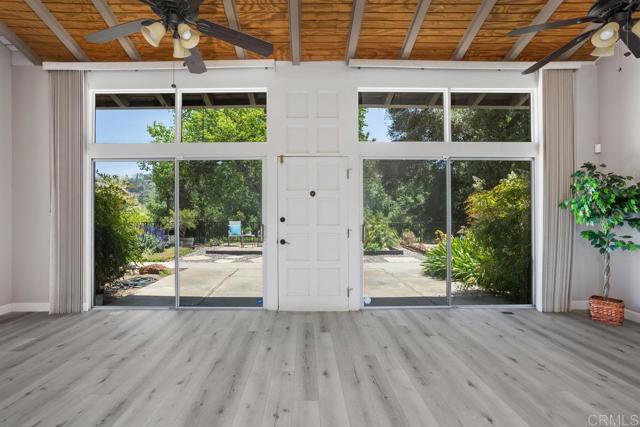 3404 Oak Cliff Dr, Fallbrook CA: https://media.crmls.org/mediaz/e81d1579-dc6b-42b5-92ab-7e3aafe5cc56.jpg