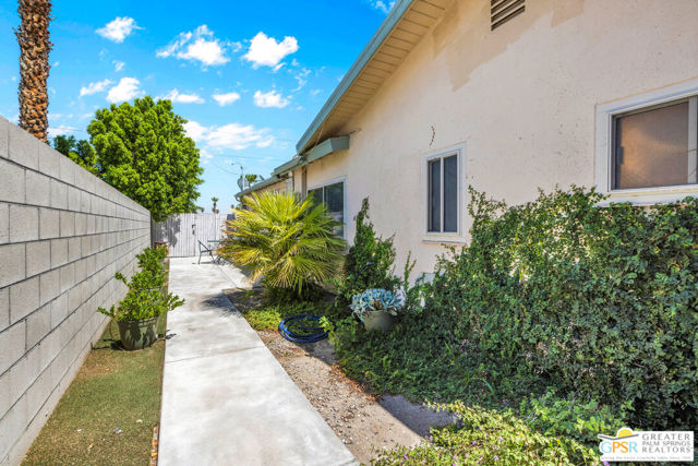 2222 N Acacia Road, Palm Springs CA: https://media.crmls.org/mediaz/e81d63b5-3462-4860-8651-8c46419653b6.jpg
