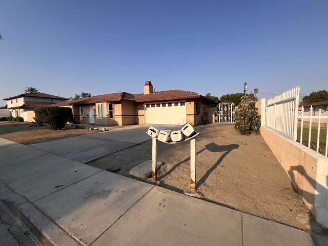 32550 Shifting Sands Trail, Cathedral City CA: https://media.crmls.org/mediaz/e81d6d9a-fa3c-442b-af65-deebe59a00fc.jpg