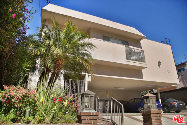 864 Granville Avenue