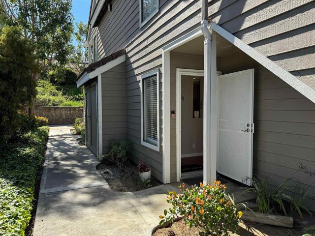 1095 Shadowridge Drive, Vista, California 92081, 1 Bedroom Bedrooms, ,1 BathroomBathrooms,Residential,For Sale,Shadowridge Drive,NDP2403277