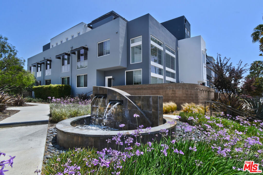 5350 Playa Vista Drive #14