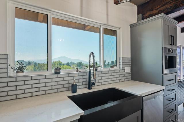 Detail Gallery Image 10 of 72 For 4814 Rushville Ln, La Mesa,  CA 91941 - 5 Beds | 2/1 Baths