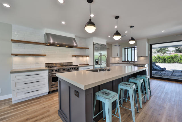 32299 Whispering Palms Trail, Cathedral City CA: https://media.crmls.org/mediaz/e81f197e-6c5e-4533-820a-e1354d0df07c.jpg