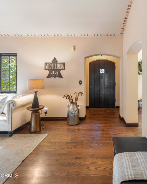 1024 Prospect Boulevard, Pasadena CA: https://media.crmls.org/mediaz/e81f38ef-e0fc-4d84-b8ce-347520ba09f4.jpg