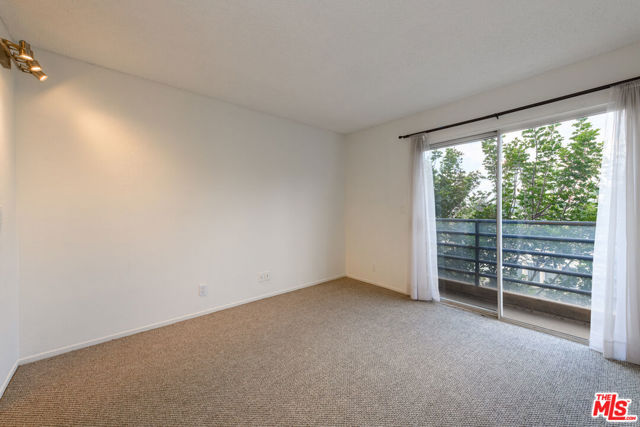 340 N Hayworth Avenue, Los Angeles CA: https://media.crmls.org/mediaz/e81f3aaf-908b-4dde-a59e-5a7a52318ba3.jpg