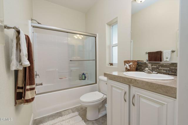 5540 W 5th Street, Oxnard CA: https://media.crmls.org/mediaz/e81f7e56-5008-4304-a616-ecade0b99621.jpg