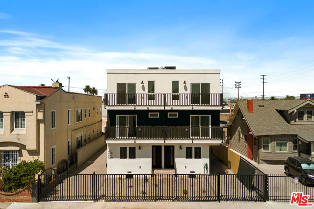 1615 2nd Avenue, Los Angeles CA: https://media.crmls.org/mediaz/e81fec97-4a23-4416-9753-374d03e3a4cf.jpg